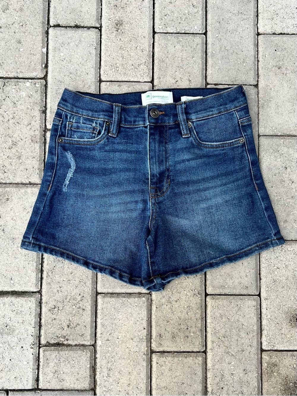 High waisted medium blue denim shorts | Size 26